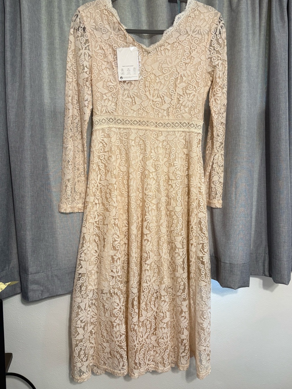 NWT Vintage Cream Lace Dress (size large)